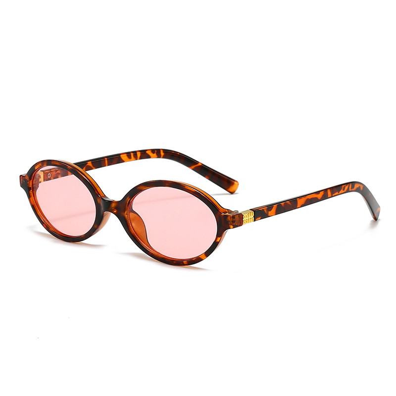 A Pair of Oval Retro PC Glasses for Men and Women with A Small Face Design/versatile for Multiple Indoor Scenes