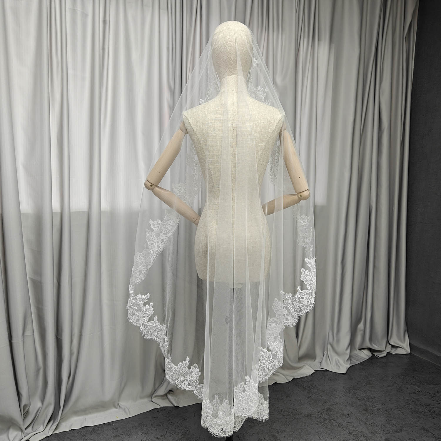 Customized Short Mantilla Wedding Veil with Eyelash Lace, 1m/1.5m/2m Short/Medium Length Veil with Hidden Comb, Single Tier Veil