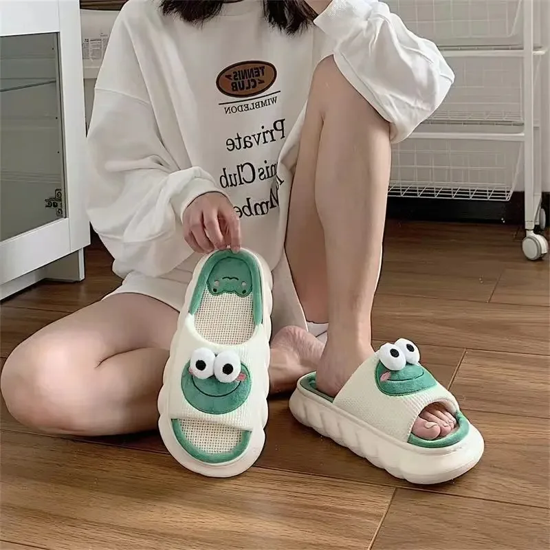 Pantoufles d'intérieur chaudes d'hiver pour femmes, pantoufles confortables à semelle douce et épaisse en lin grenouille, pantoufles antidérapantes pour couples