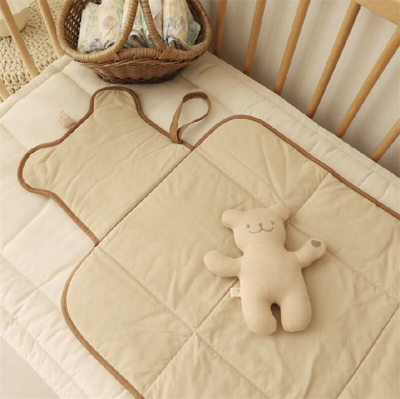 Almofada portátil para troca de fraldas de bebê, para recém-nascidos, urso acolchoado, dobrável, à prova d'água, almofada de urina infantil, itens reutilizáveis para bebês