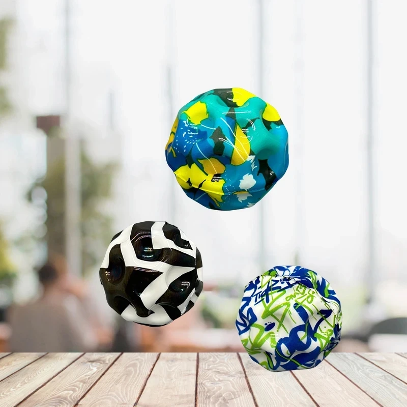 Super Elastic Ball ของเล่นกลางแจ้งที่น่าสนใจสําหรับเด็ก Moon Shape มีรูพรุน Bouncy Ball เด็กในร่มและกลางแจ้งความเครียด Reliever