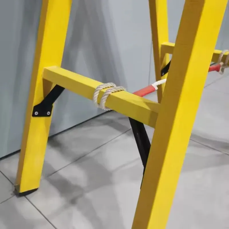 Scaletta pieghevole in fibra di vetro isolata antiscivolo