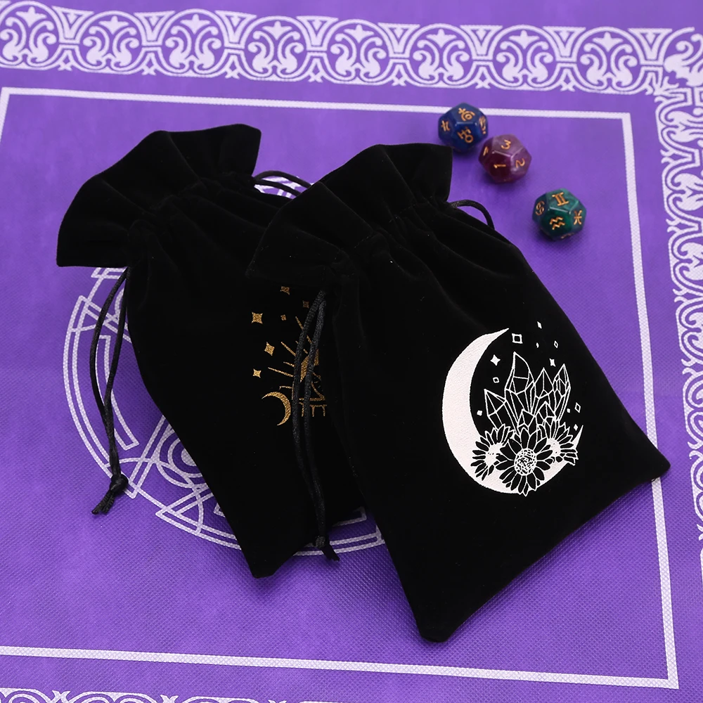 1 ชิ้น 13x18 ซม.กํามะหยี่สีดํา TAROT กระเป๋า Oracle การ์ด Runes Constellation แม่มด Divination อุปกรณ์เสริมเครื่องประดับลูกเต๋ากระเป๋า
