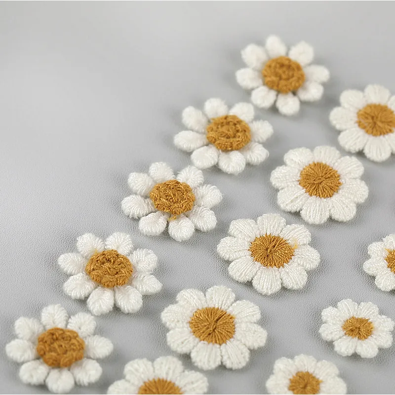 15PCS สีขาว Double Layer Daisy ดอกไม้ขนาดเล็ก Applique ดอกไม้ Patch Motif Veil Bodice DIY ดอกไม้เครื่องประดับผ้าสติกเกอร์ Accessorie