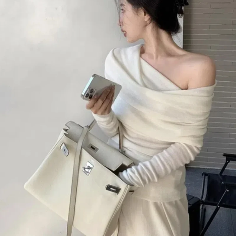 Outono e inverno camisola de um ombro para mulher gola grande fora do ombro temperamento suave manga longa camisola de malha 132