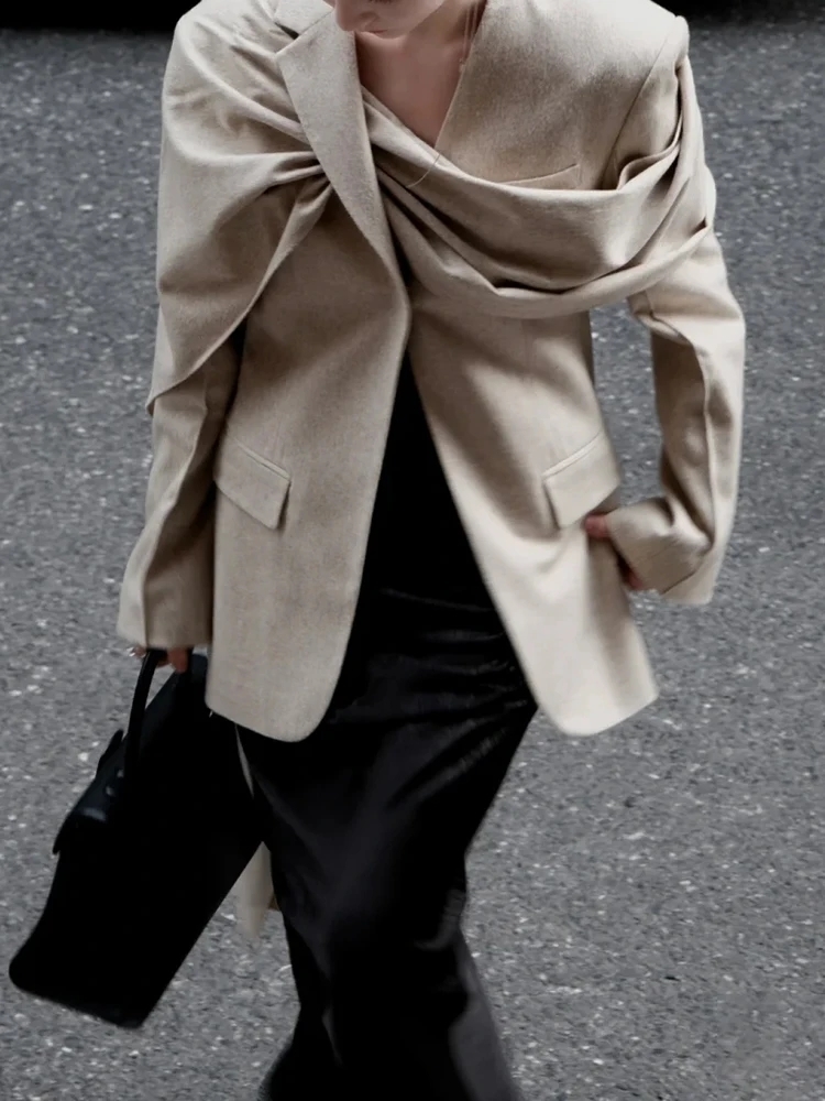 TWOTWINSTYLE Solide Asymmetrische Blazer Für Frauen Schal Kragen Langarm Patchwork Tasche Temperament Blazer Weibliche Mode