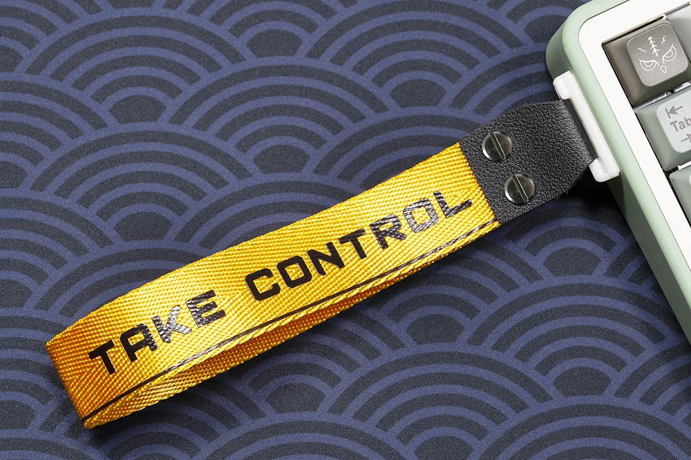 Latenpow Take Control สายรัดไนลอนสําหรับคีย์บอร์ดเชิงกลสําหรับเล่นเกมสีดําหรือสีขาว pastable สายรัดตกแต่งสกรู PU เทป 3M