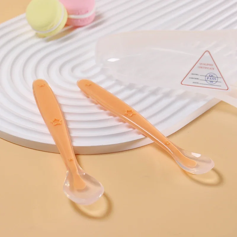Juego de cucharas de aprendizaje de silicona para bebé, vajilla de estrellas, cuchara de alimentación de silicona suave para entrenamiento, silicona Reborn, 2 uds.