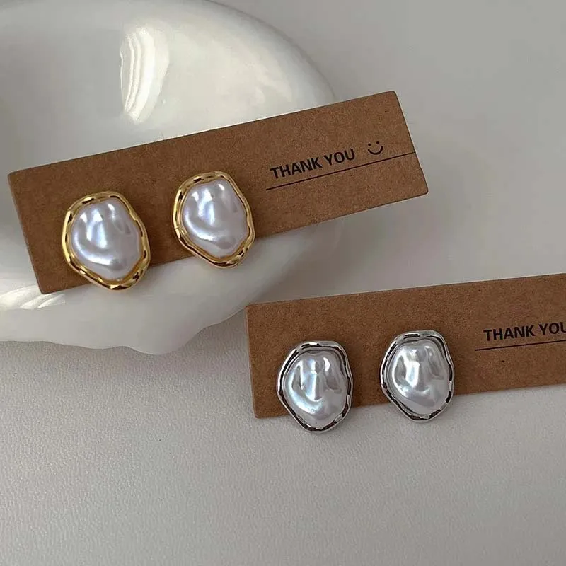 Pendientes geométricos irregulares redondos de perlas de Metal para mujer, pendientes con personalidad de estilo minimalista, regalo de joyería de moda 2025