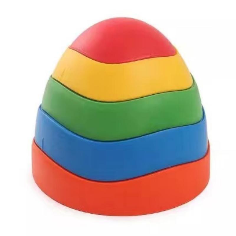 Arco-íris interior e exterior cruzou pedra equilíbrio pisar pedras, crianças equilíbrio blocos, usado como exercício de equilíbrio