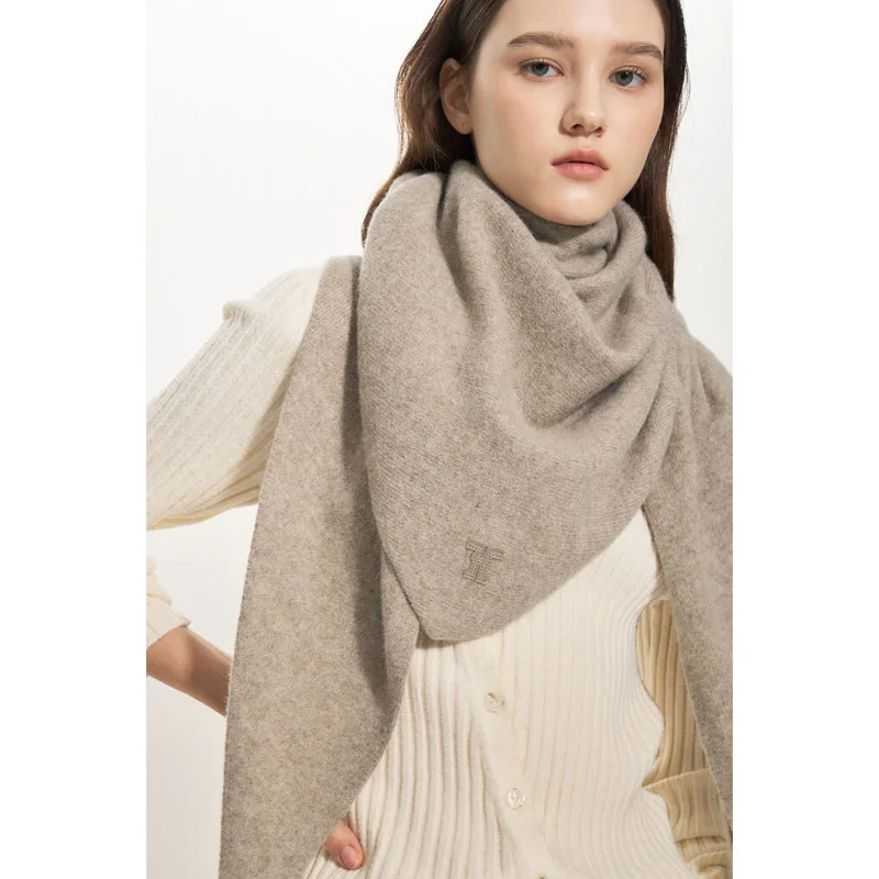 「Marca de lujo」Corea del Sur 24 Otoño e Invierno hebilla triangular a juego chal tejido de lana para mujer grande