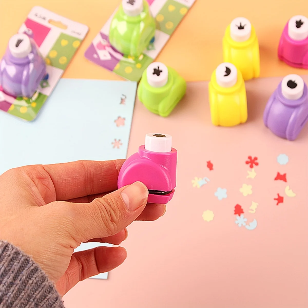 Random 10 Piece Mini Embossing Punch Set, Mixed Colors, Creative Portable Paper Craforations,t Cutting and Embossing Tools for D