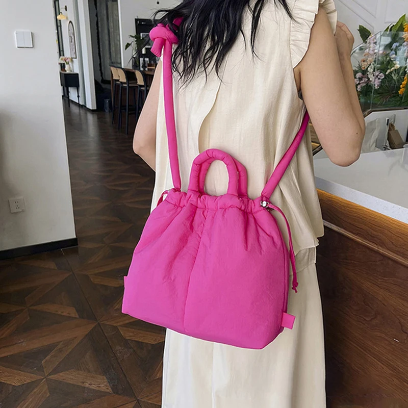 Borsa tote imbottita di grande capacità casual alla moda Borse a tracolla da donna in nylon imbottito di design Borse con tracolla annodata