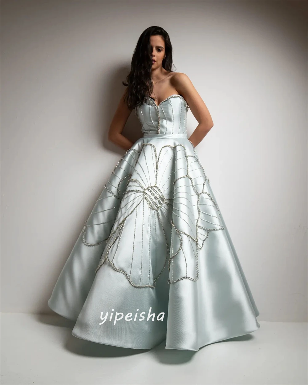 ที่กําหนดเองเรียบง่ายสไตล์โมเดิร์นชุดราตรี Strapless A-Line ประดับด้วยลูกปัด Drapeds Bespoke โอกาสชุด