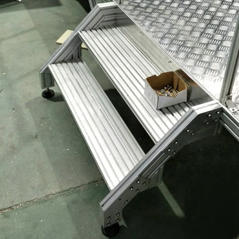 Piattaforma di lavoro industriale personalizzata in alluminio Scala in alluminio Walkcart Sistema di piattaforma di lavoro Scala con corrimano