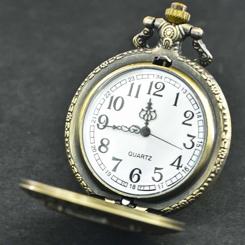 Vintage Bronze Clamshell Halskette Quarz Taschenuhr Modeschmuck Geschenk für männliche und weibliche Studenten