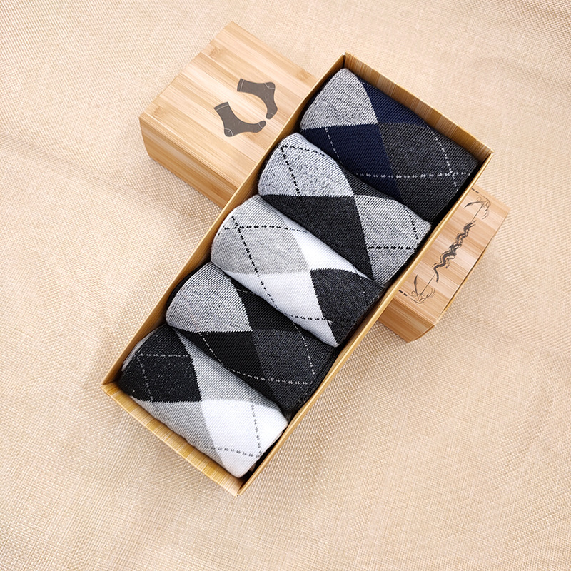 Calcetines de algodón y poliéster transpirables para hombre, medias de tubo medio de Color liso, caja de regalo Simple, informal, comercial, otoño e invierno, 5 pares