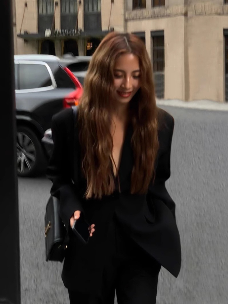 Modischer schmal geschnittener schwarzer Blazer für Damen 2025, Frühling und Herbst, neue Ankunft, einfarbig, schlankmachend, lässig, langärmelig