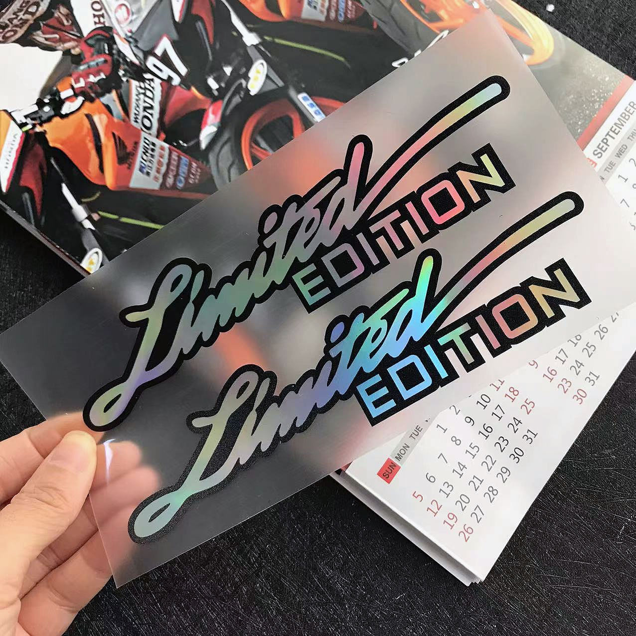 2 X emblema de edición limitada, accesorios laterales para motocicleta, tira láser de arco iris, pegatinas para casco, calcomanía de vinilo para coche para YAMAHA Tmax MT07