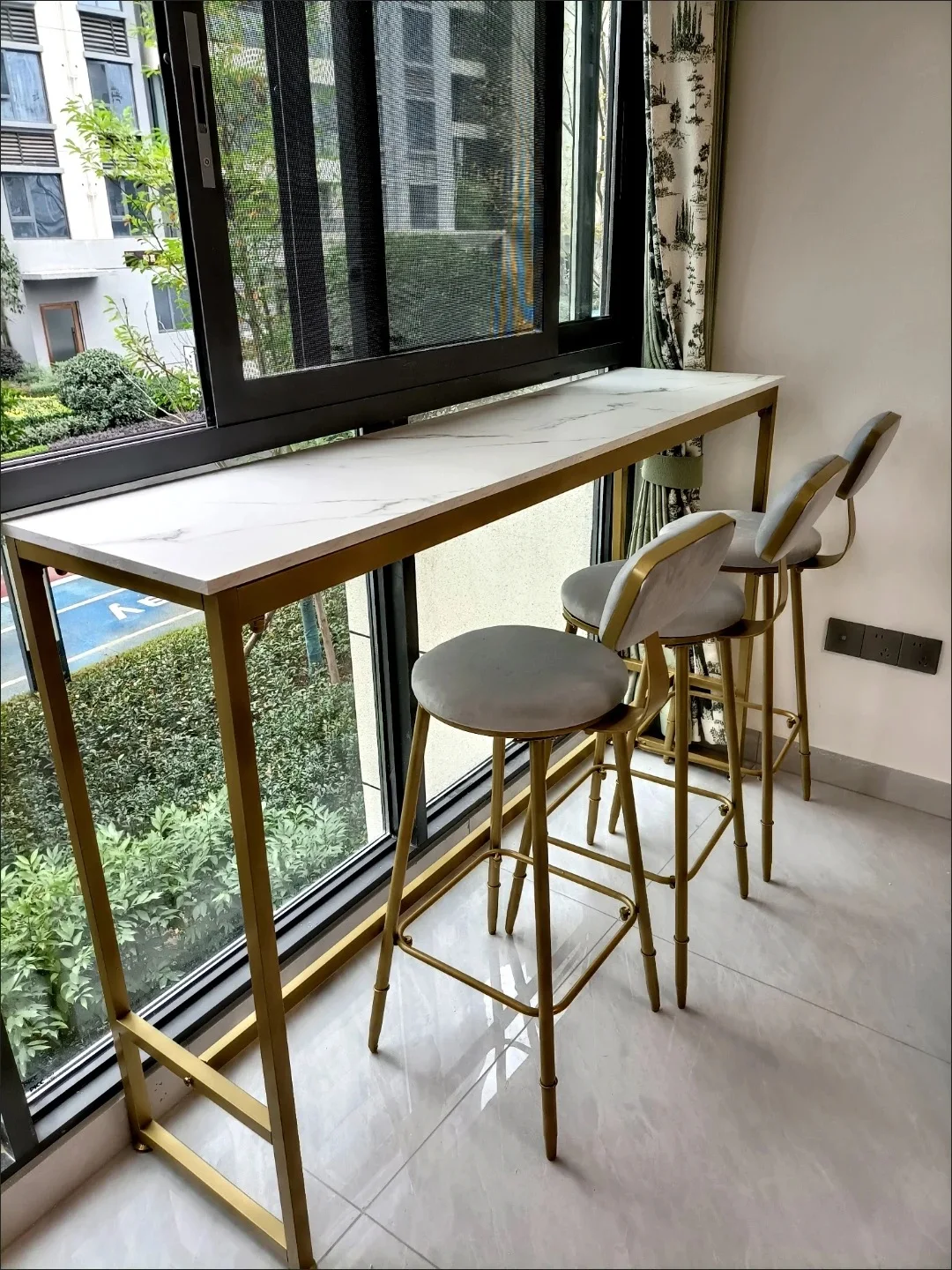 Mesa de bar de parede para uso doméstico, mesa alta para sala de estar, restaurante, leite, loja de chá, mesa longa, balcão de bar com conjunto de cadeiras