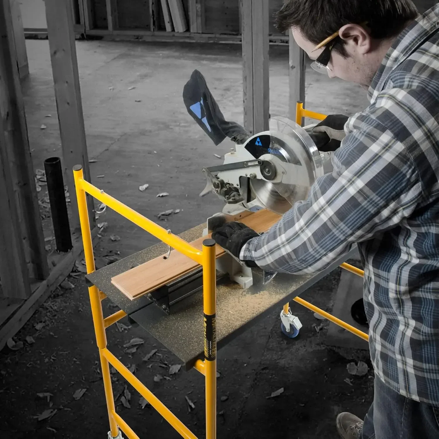 Scaffolding Platform, 9 Ft Reach, 500 Lbs Capacity w/Locking Wheels, Yellow