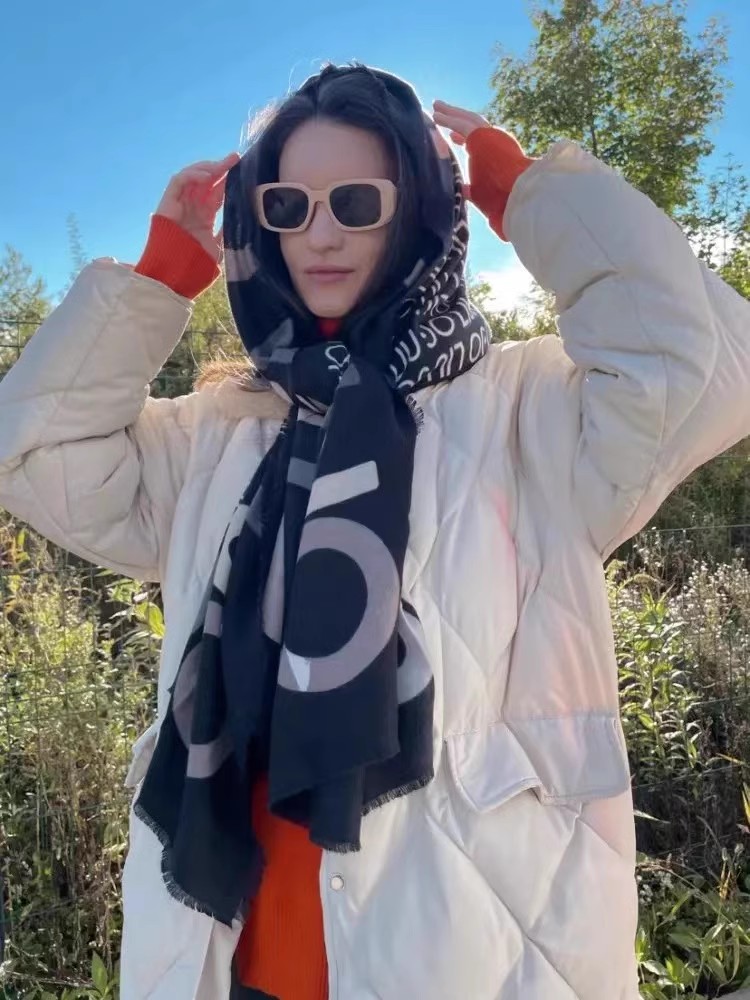 2024 Hot Italian luxury brand embroidered printed beach sunshade multi-functional scarf original single foreign trade