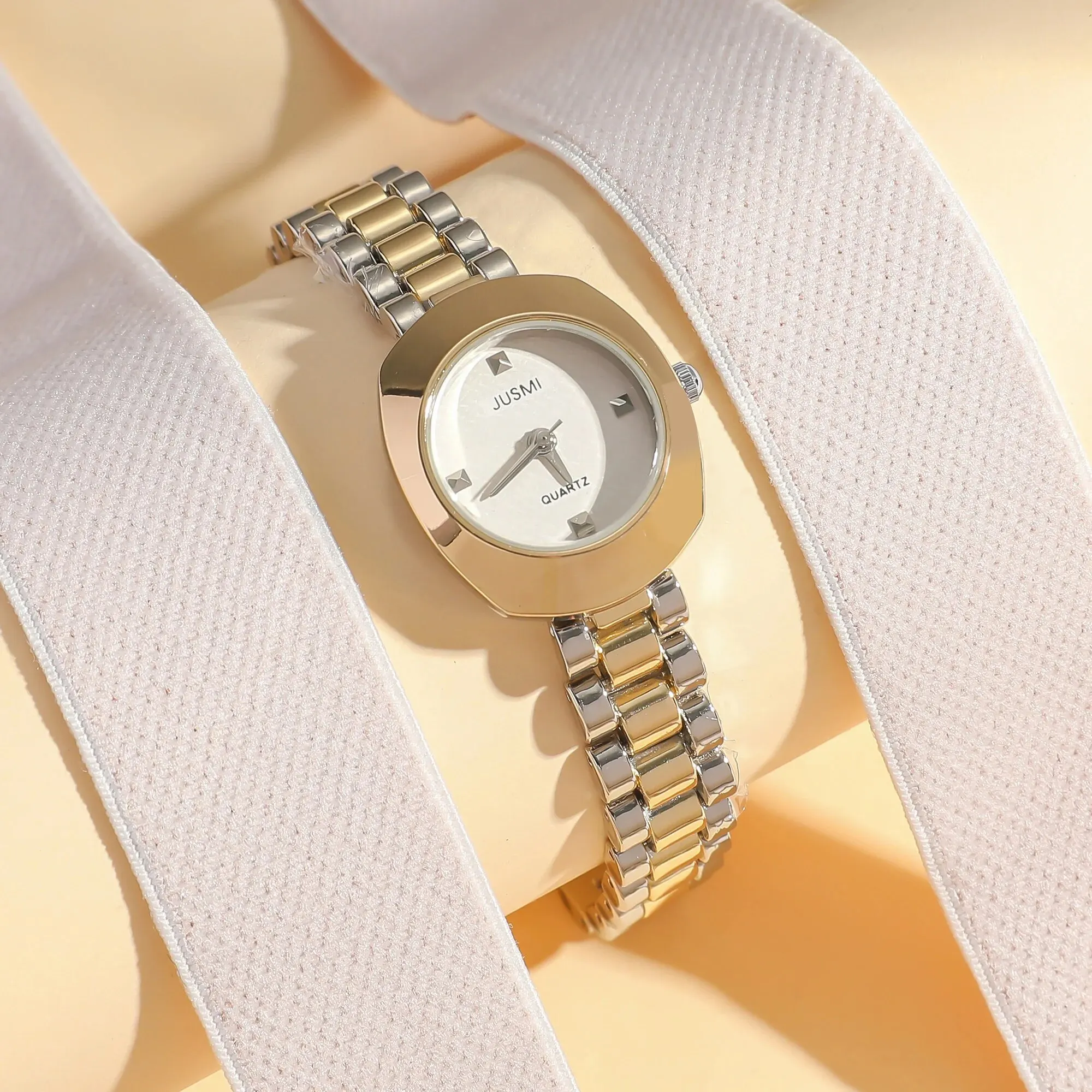 Damen Luxus Diamond Point Scale Stahlgürtel Mode Quarzuhr
