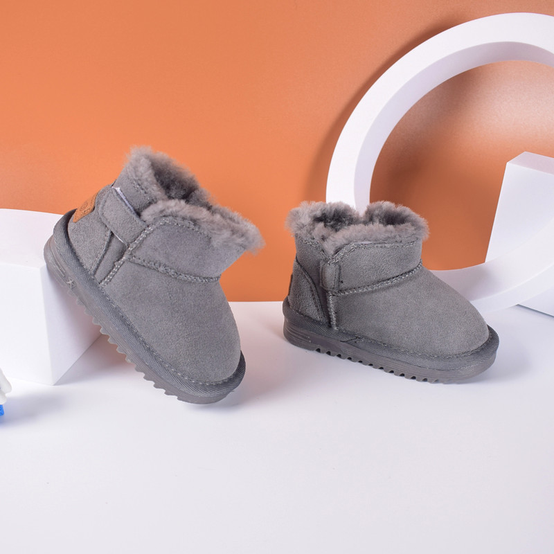 Nuevas botas de nieve de invierno para bebés, zapatos cálidos de felpa gruesa de cuero para niños pequeños, botas de moda para niñas y niños EU 15-25