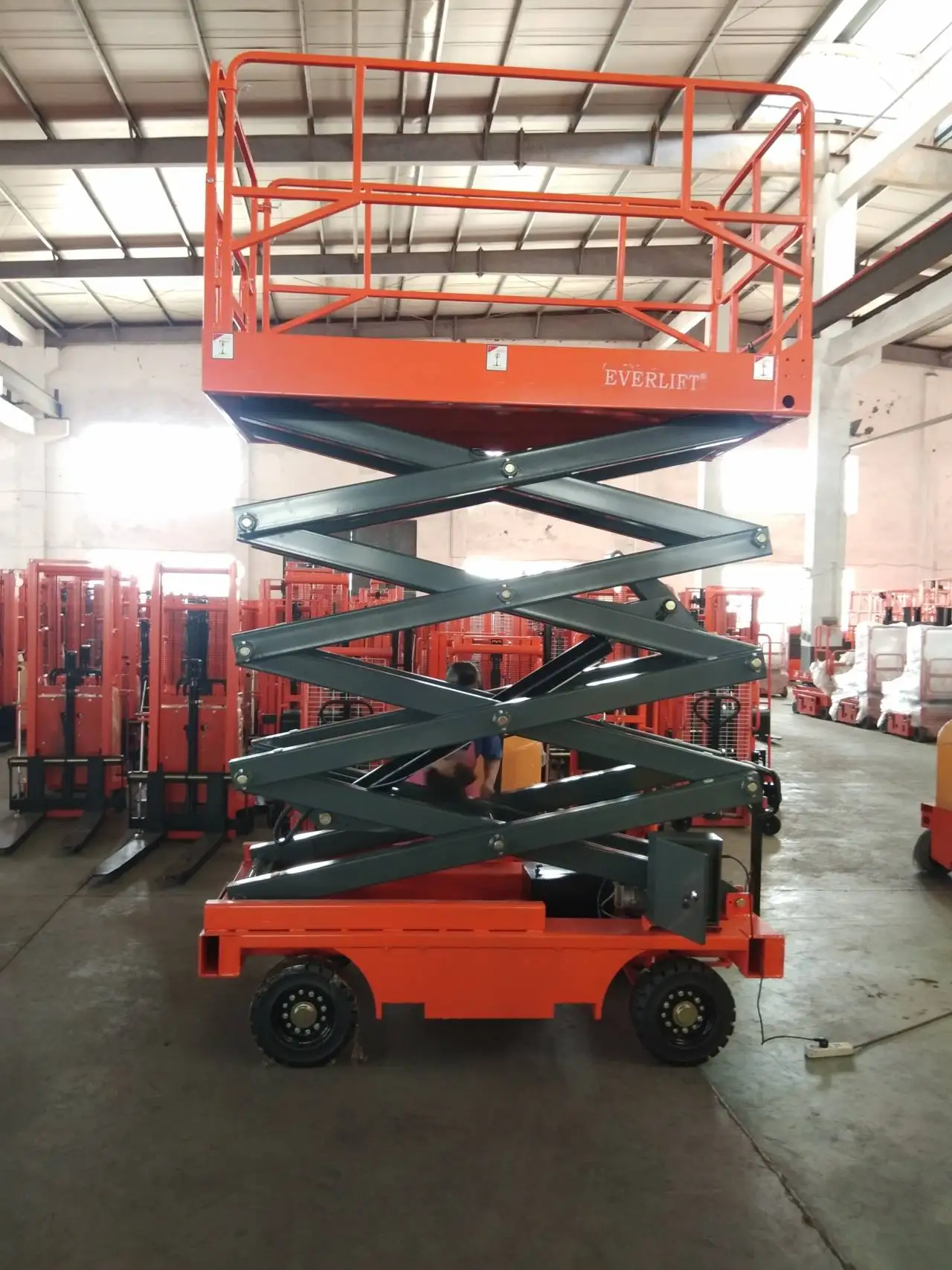 EVERLIFT 300kg Elevated Work Platform 3m 4m 5m Fully Electric Scissor Lift Work Platforms Motor Engine For Construction