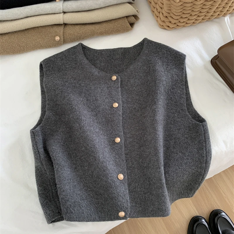 Gilet maglione da donna Gilet con bottoni dorati Giacca cardigan senza maniche lavorata a maglia morbida Top Autunno Inverno Abito chic da donna coreano