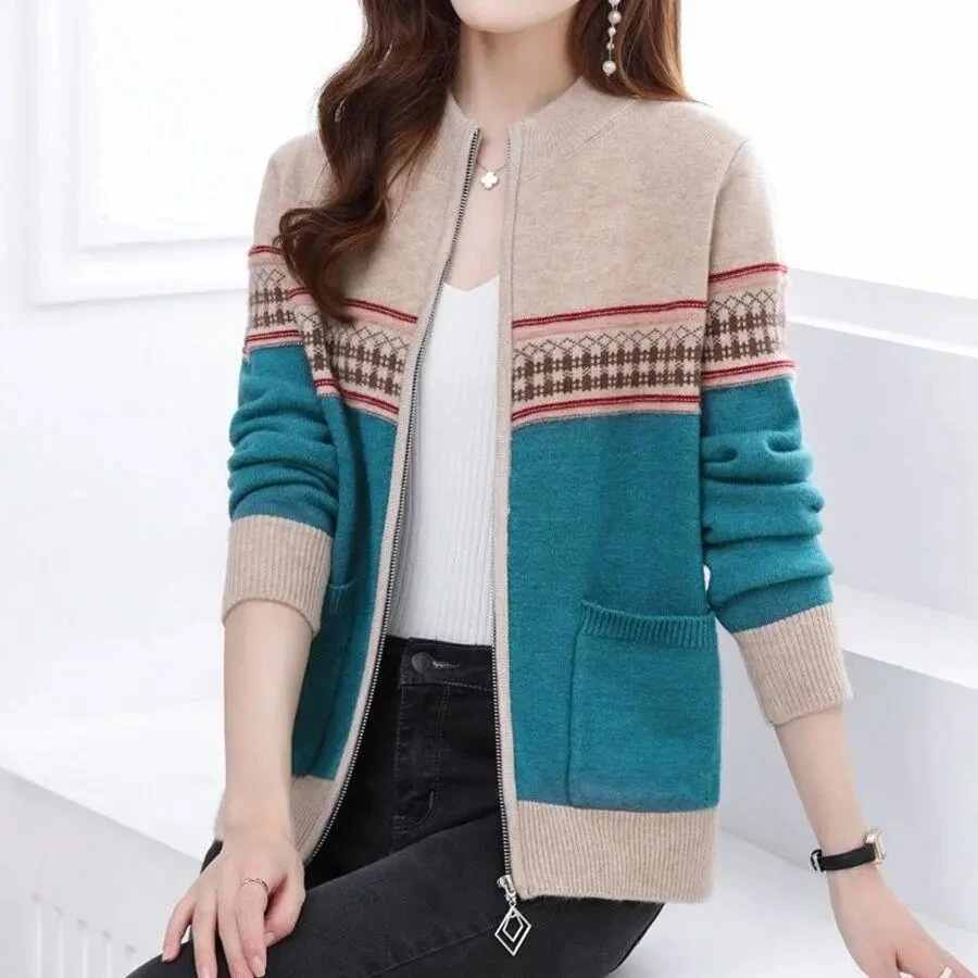 Frau Damenbekleidung Strickjacke Frühling Herbst 2024, mittleres Alter, neuer farbiger kleiner Mantel, Overlay-Oberteil, gestrickte Pullover im westlichen Stil