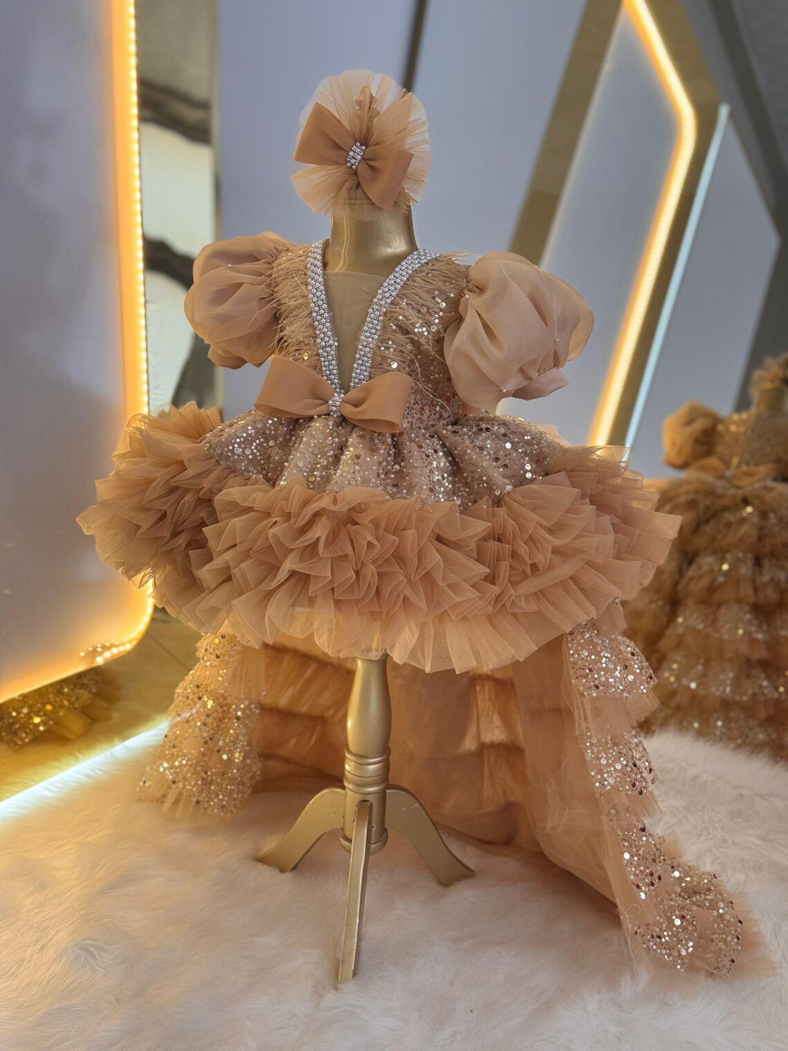 Customized White Flower Girl Dresses For Wedding Layered Feather Tulle Sequins Kids With Bow Birthday Party First Communion Gown