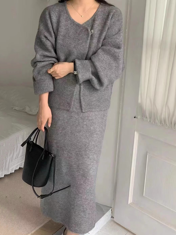 シックな冬の怠惰なスタイル長袖ニットセーターコートとミニスカートセットファッショナブルなツーピース女性のアンサンブル年齢 18-25