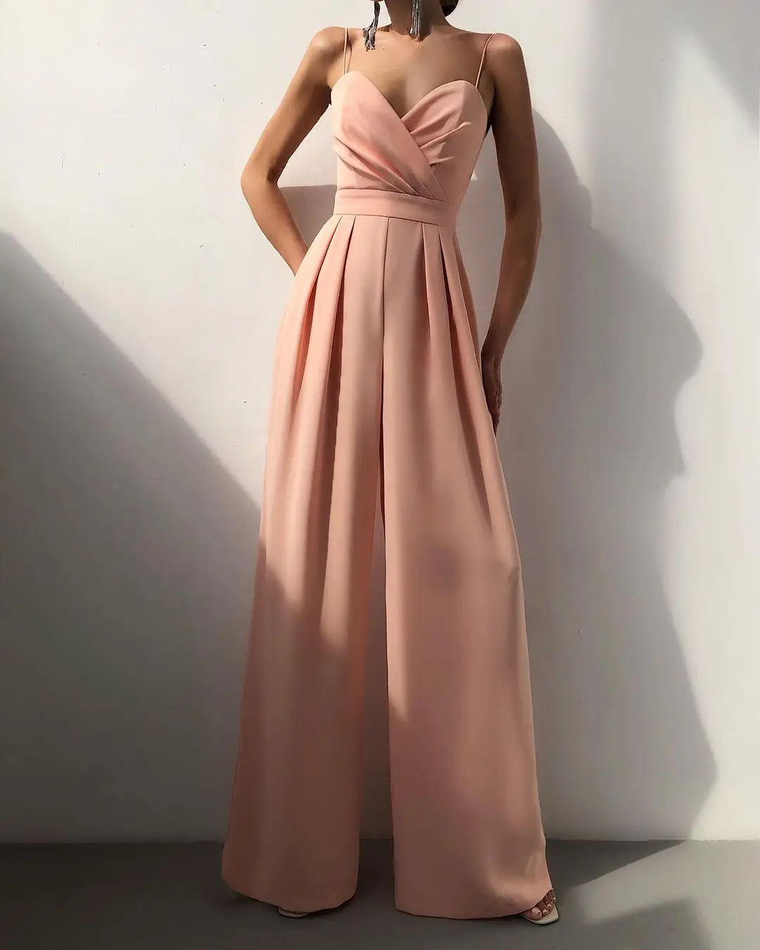 Ärmelloser Overall mit hoher Taille, weites Bein, Schlinge, lange Hosen, Strampler, 2025, Frühling, Sommer, lässiges Outfit, solide, schlanke Strampler mit V-Ausschnitt