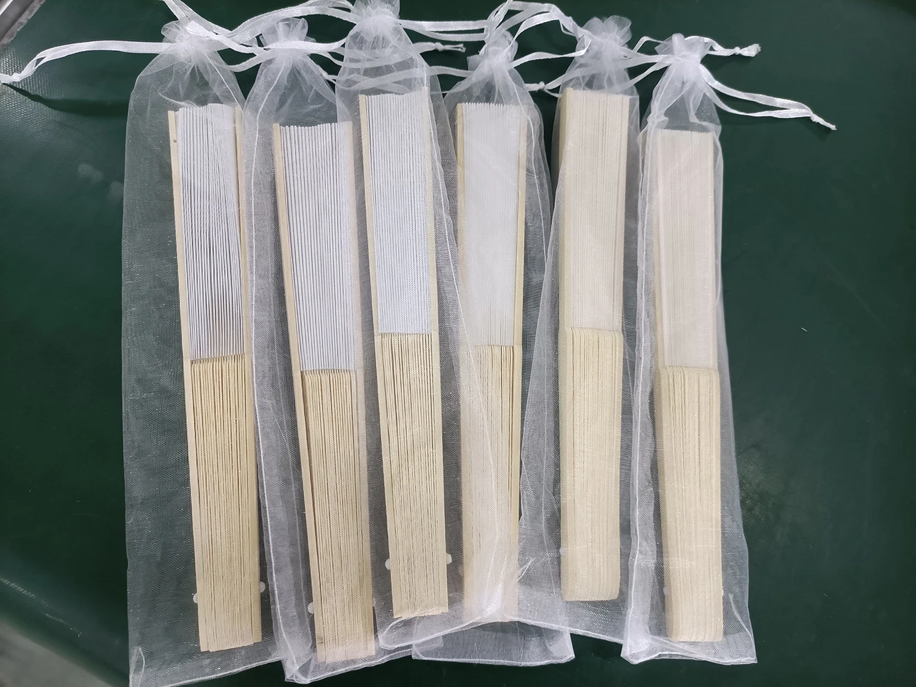 24 /70pcs  Personalized Engraved White Folding Elegant Silk Hand Fan with Gift bag Wedding & Party