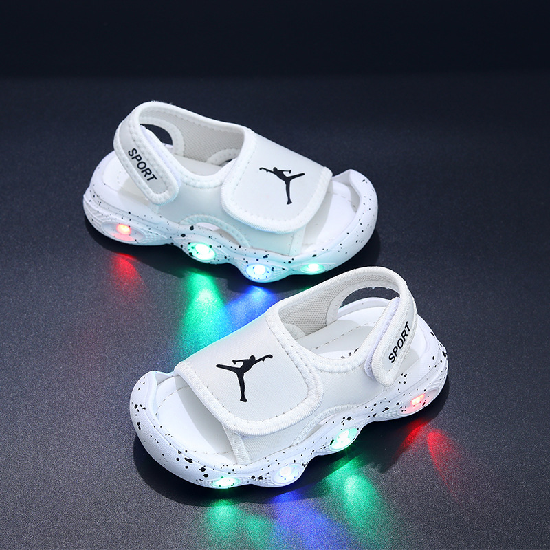 2024 moda novas marcas led iluminado bebê sapatos casuais brilhante bonito infantil tênis brilhante lazer crianças meninas meninos sandálias