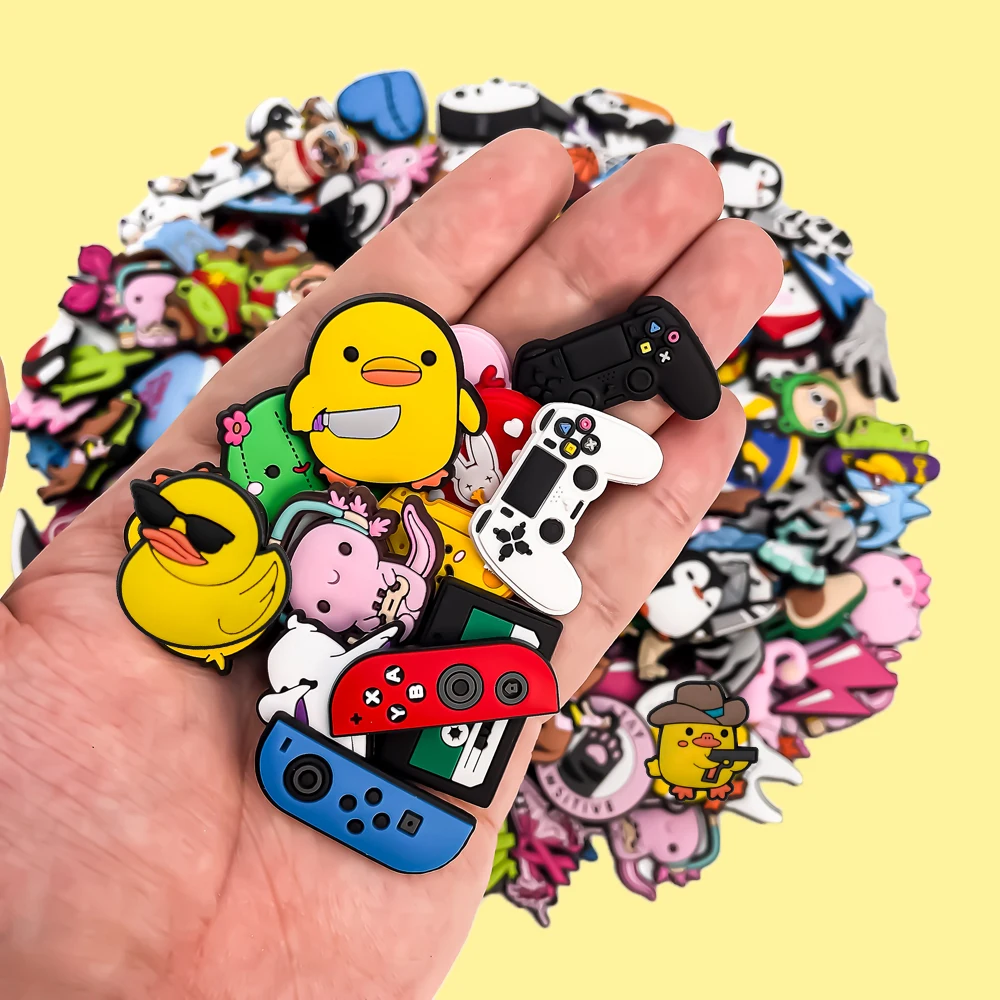 20/50/100 Uds. Encantos de zapatos de dibujos animados al azar de PVC decoraciones de zapatos de animales de dibujos animados clásicos accesorios pines para mujeres hombres niños encantos