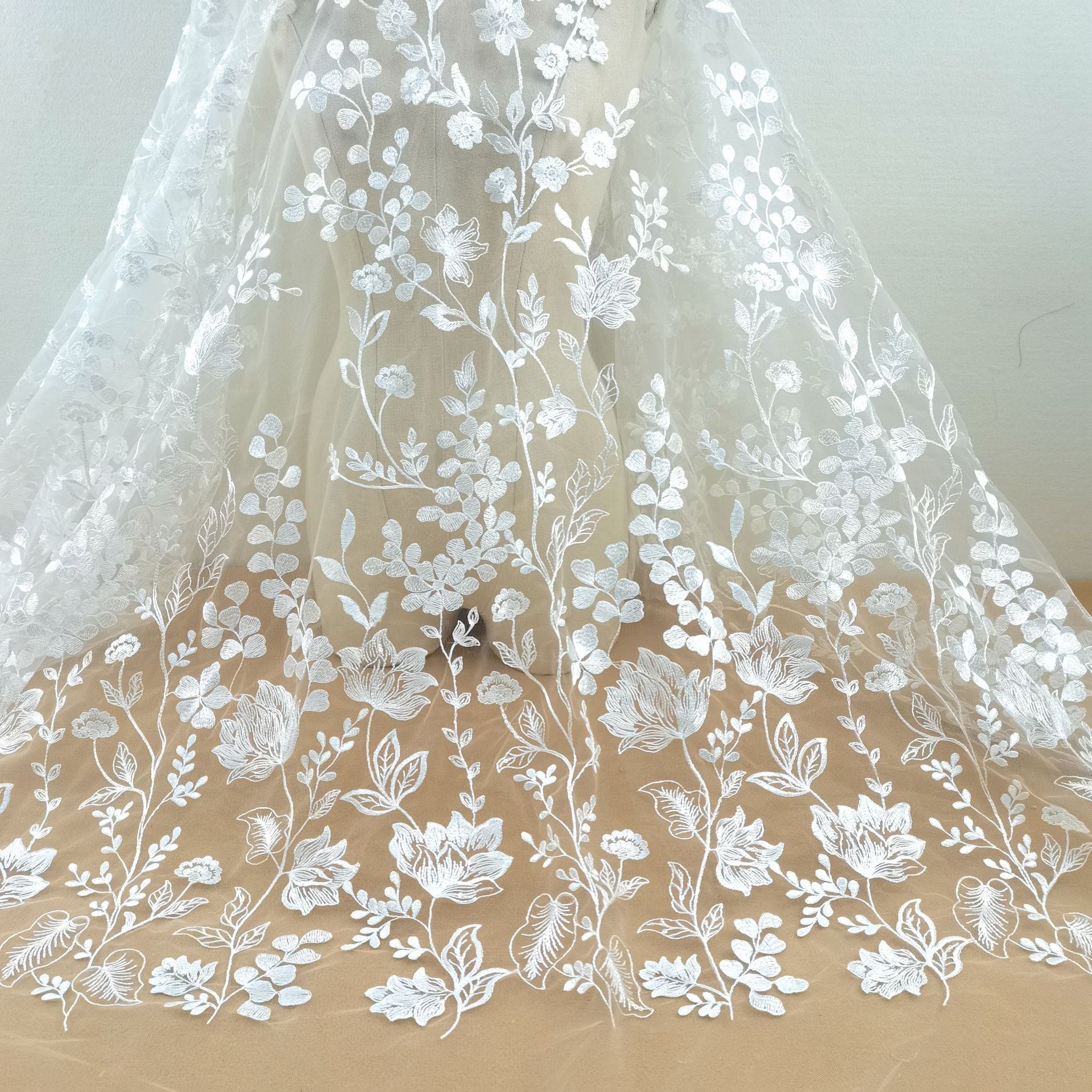 Eleganter modischer Brautkleid-Spitzenstoff, 130 cm breit, Hochzeitskleid-Stoff, Pailletten-Spitze, der per Yard verkauft wird