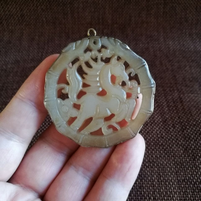 Coleção antiga folclórica refluxo antigo prata incrustada xinjiang branco jade oco marca ganha sucesso instantâneo pingente marca