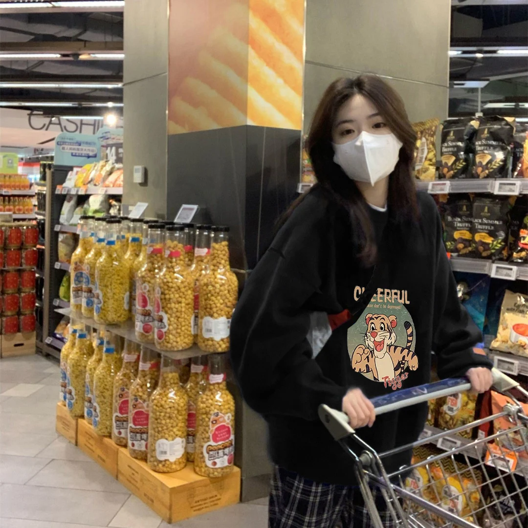 Cec 大きいサイズアメリカ漫画トレーナー薄い怠惰なスタイル黒ジャケット女性のファッショナブルな秋のトップラウンドネック長袖