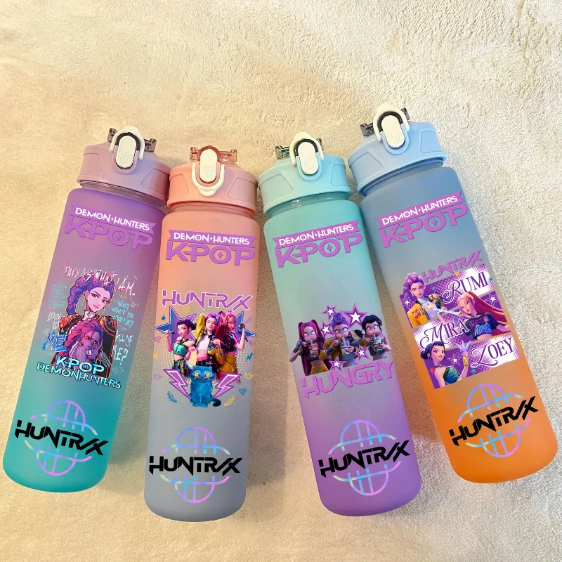 750 мл K-pop Demon Hunters HUNTR X Rumi Mira Zoey Jinu Celine Kpop Пластиковая чашка для воды K Pop Питьевая бутылка School Huntrix Gourde