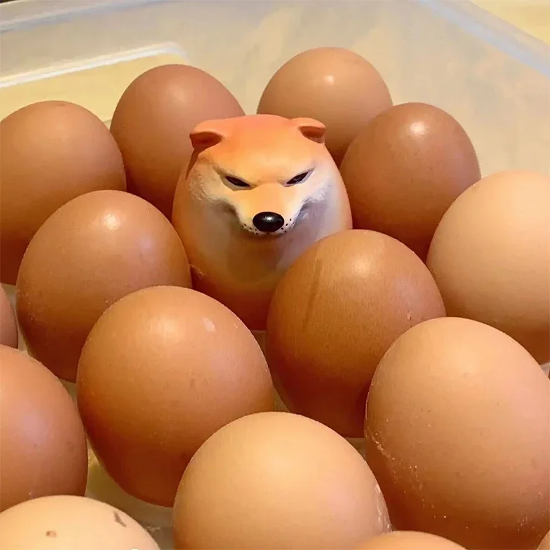 Creativo Shiba Inu Realistico a Forma di Uovo Decorazione da Scrivania in PVC Decorazioni per Unione di Cane e Uova per Uffici Domestici Divertenti Regali di Natale
