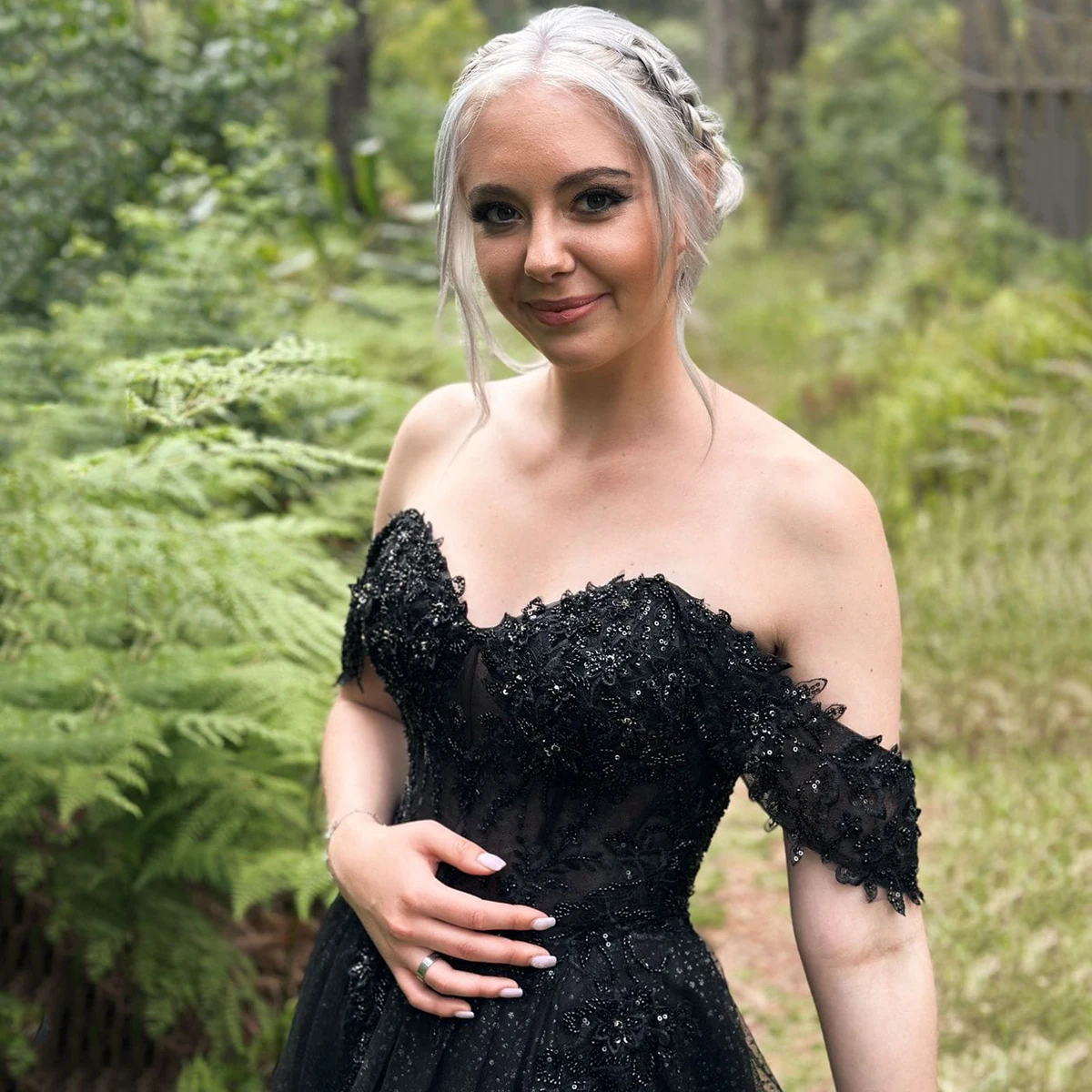 ปิดไหล่ Glittery Tulle แปลกงานแต่งงาน Dres Corset Bodice Sparkle Beading ลูกไม้สาย Maxi ที่กําหนดเองชุดเจ้าสาว
