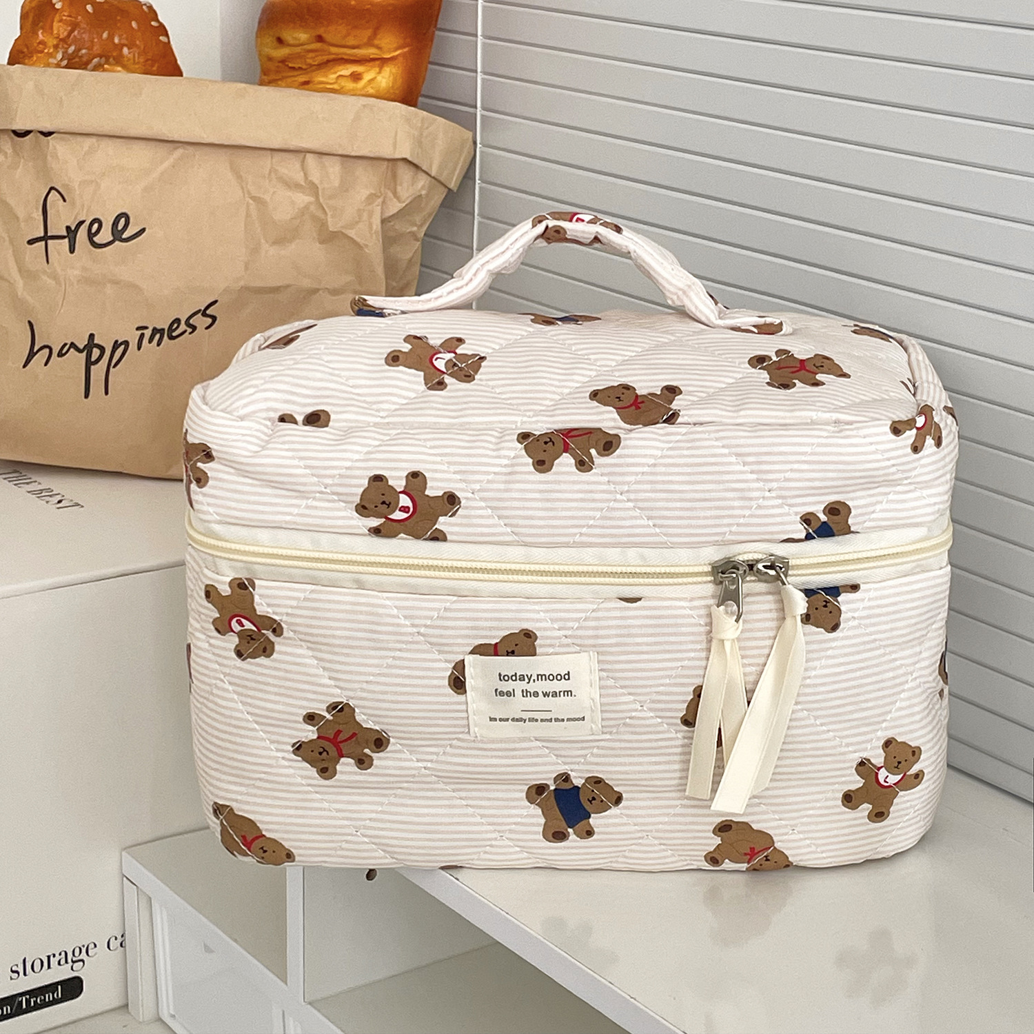 Women's Cosmetic Bag Striped Bear Makeup Bag Cartoon Go Out Large Capacity Toiletry Storage Bag Bolsa De Maquillaje Viaje Sweet