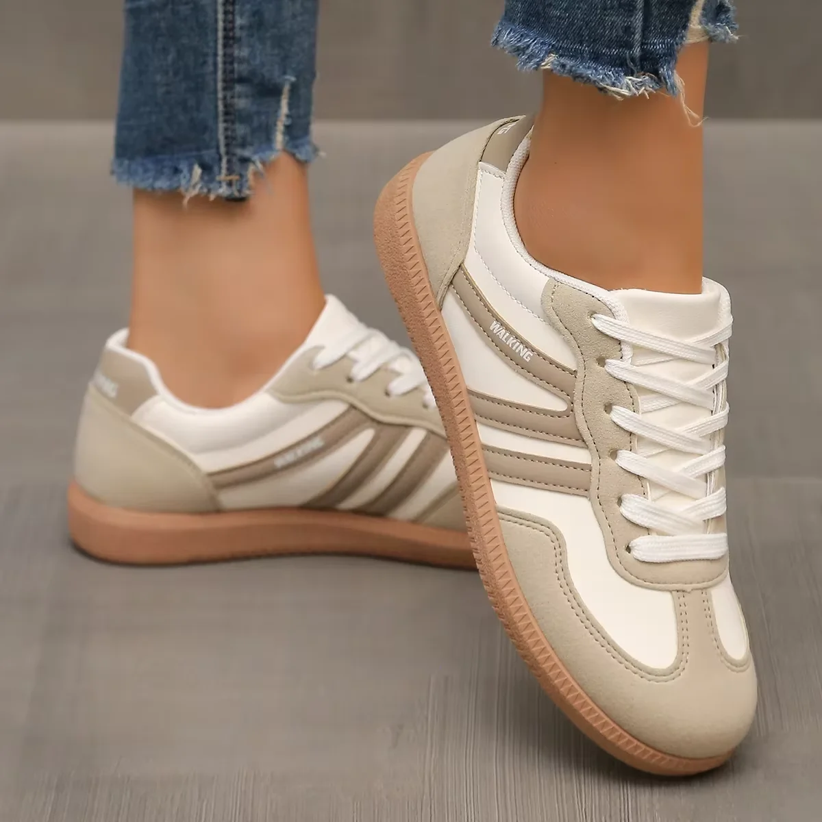 Tênis feminino 2025 primavera novo luxo mocassins planos confortáveis deslizamento em tênis femininos macios sapatos leves ao ar livre para mulher