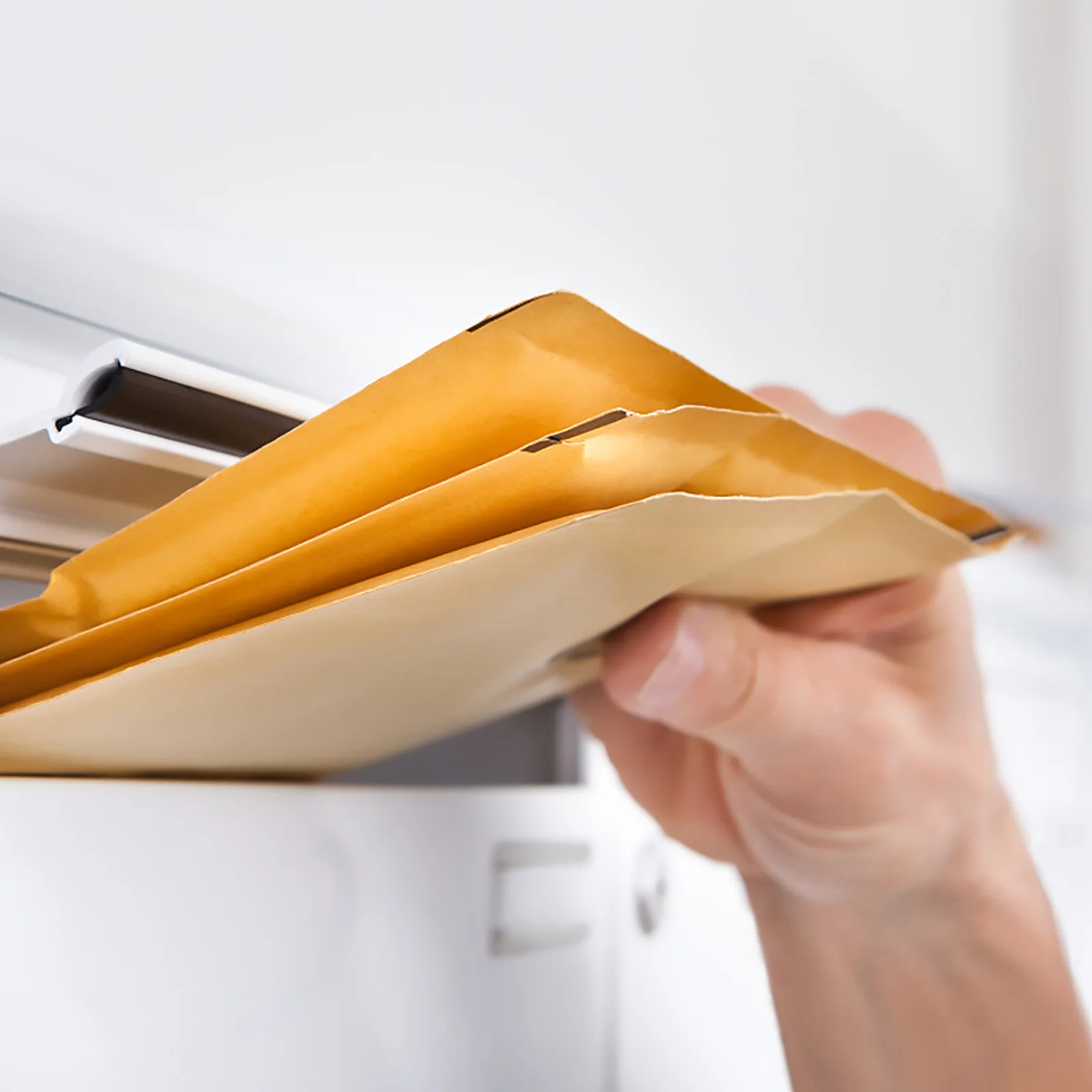 50 ชิ้น A5 ซอง Mailing เบาะสีดําฟองกระเป๋าห่อของขวัญกระเป๋า Mailers บรรจุแต่งหน้าสี