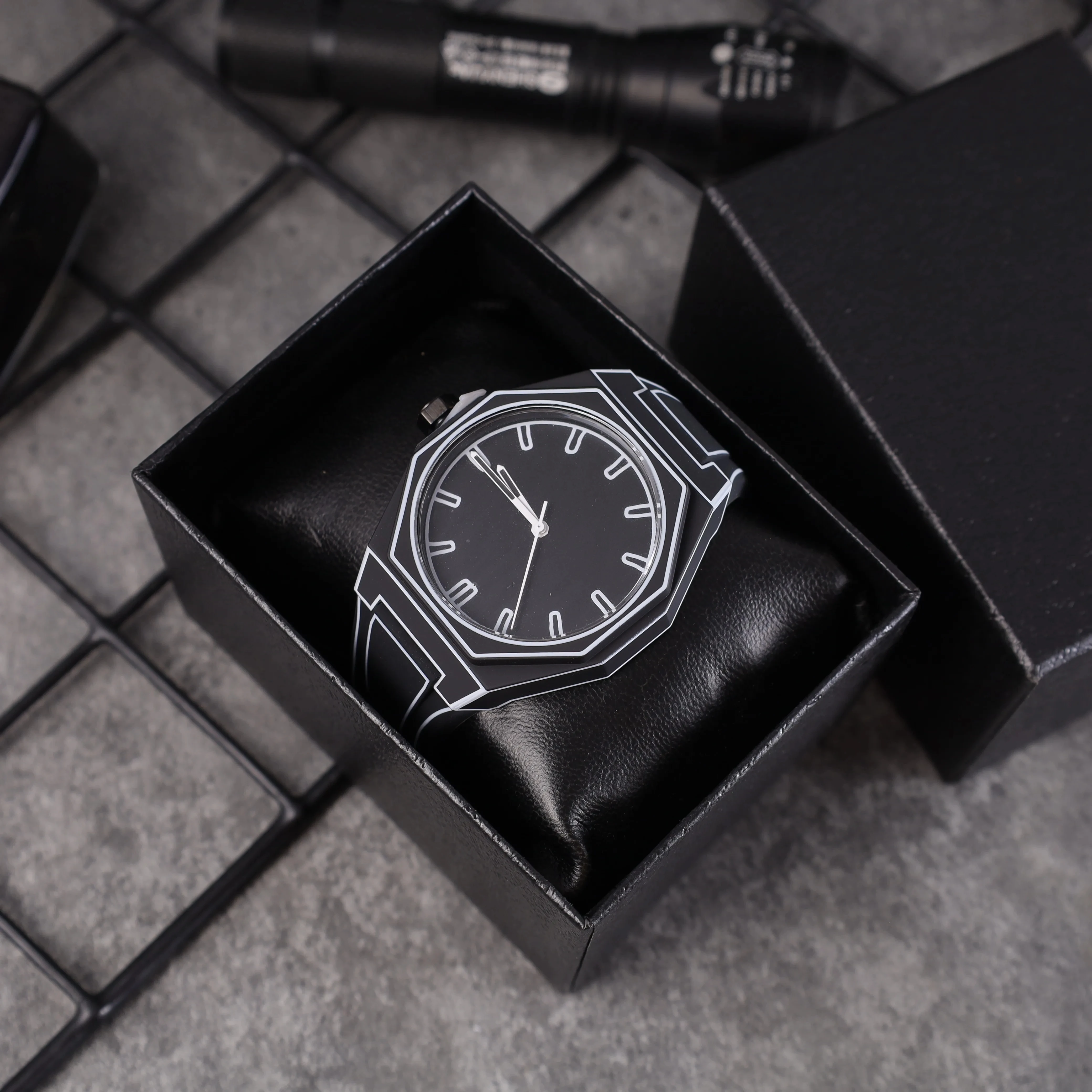Lightweight Polycarbonate case high tech black men's watch classic simple silicone strap men's quartz watch fashion style clock