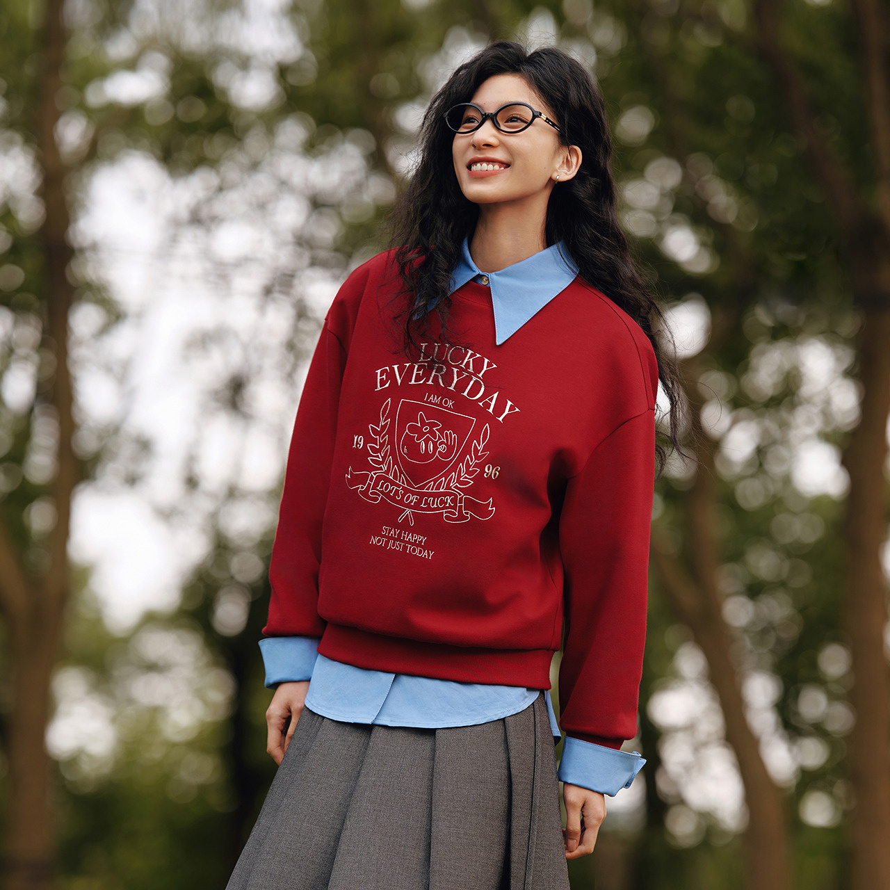 Semir Hoodie für Damen, mit Design ausgestattet, bestickt, locker und faul, 2025, neuer Frühling, Rundhalsausschnitt, Drop-Shoulder-Pullover, modisch
