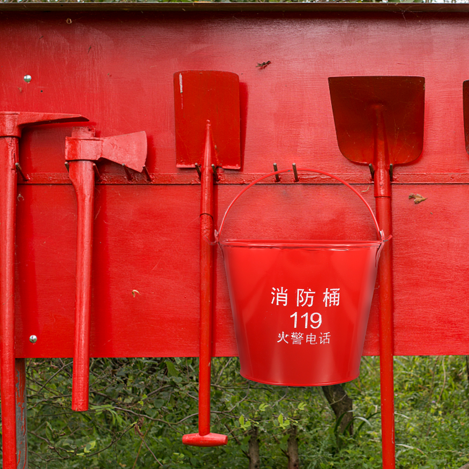1pc Rot Feuer Notfall Sand Eimer Verdickt Eisen Halbrunden Design Für Feuer Station Bier Wein Lagerung Feuerwehr ausrüstung