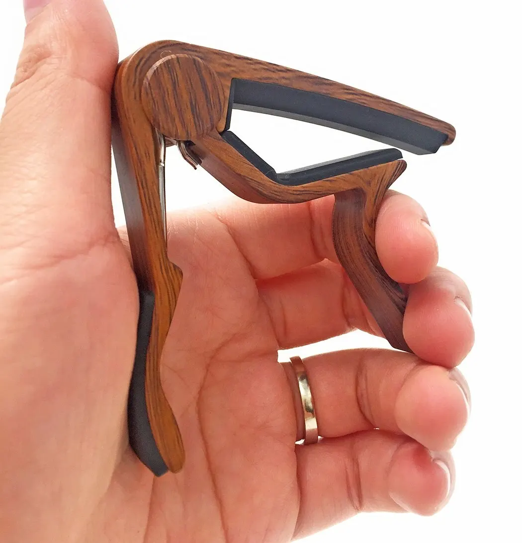 Capo per chitarra Miwayer per chitarre acustiche ed elettriche colore palissandro con 5 plettri